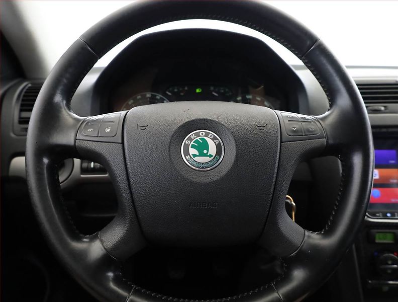 Škoda Octavia (2006) 2.0 TDI, po STK, jezdí výborně - fotka 8 z 17