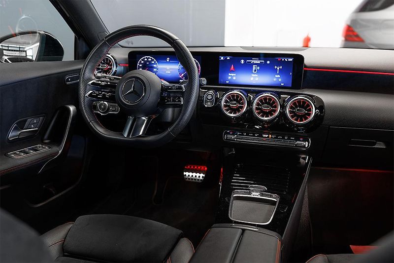 Mercedes-Benz Třídy A (2024) A 200d AMG Line - fotka 26 z 39