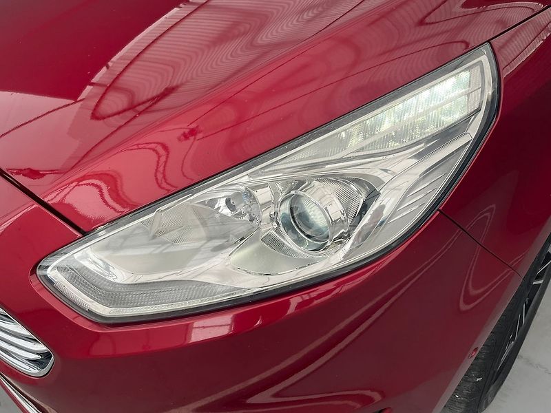 Ford Galaxy 2,0 TDCi Titanium 132kw manuál - fotka 48 z 64