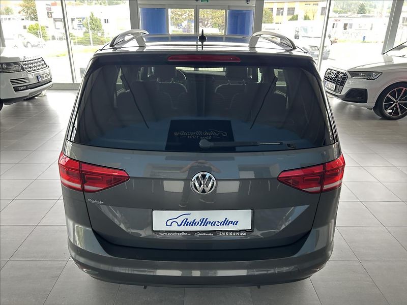 Volkswagen Touran 1,2   TSI 81kW,2.MAJ,SERVISKA - fotka 5 z 22