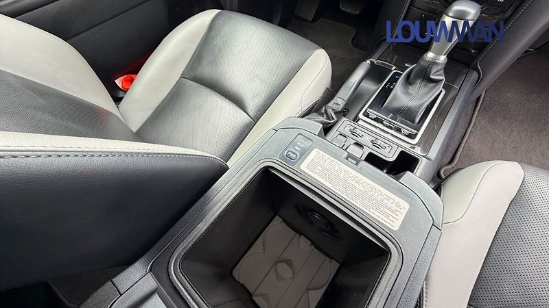 Toyota Land Cruiser AT EXECUTIVE - fotka 9 z 24