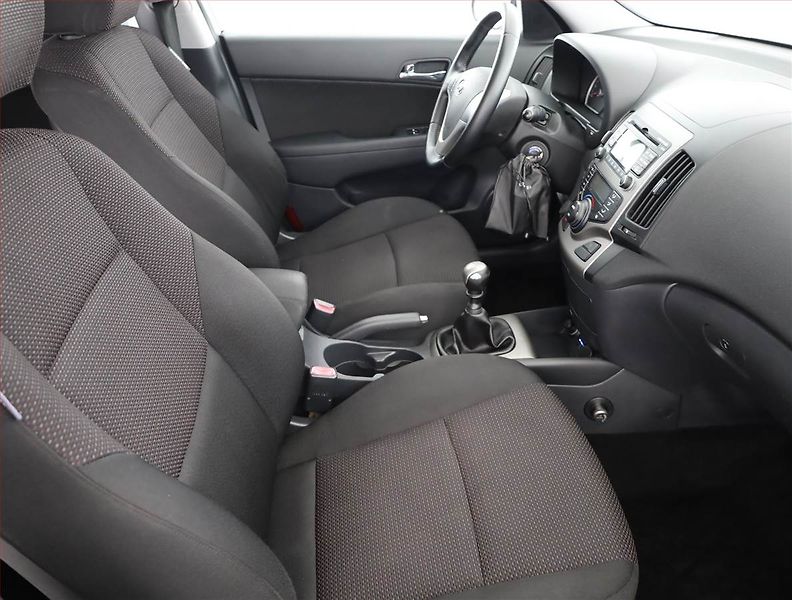Hyundai i30 (2009) 1.6 CVVT, nová STK, Tažné - fotka 7 z 14