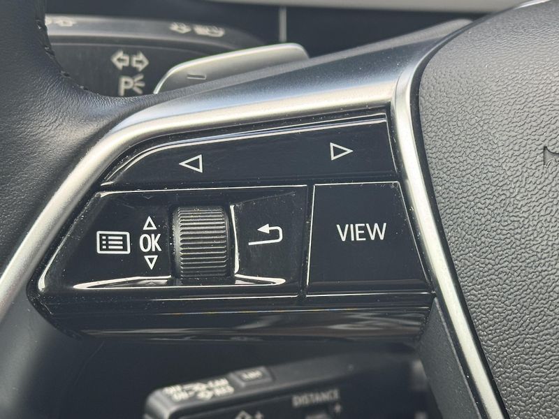 Audi e-tron (2020) Quattro 230kW Advanced, PANO - fotka 29 z 54