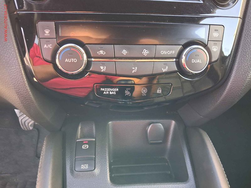 Nissan Qashqai (2017) 1.2 DiG-T, Tekna, +kola - fotka 16 z 21
