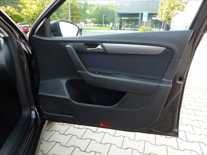 Volkswagen Passat 1,6 TDI Serviska, TOP STAV !!! - fotka 24 z 60