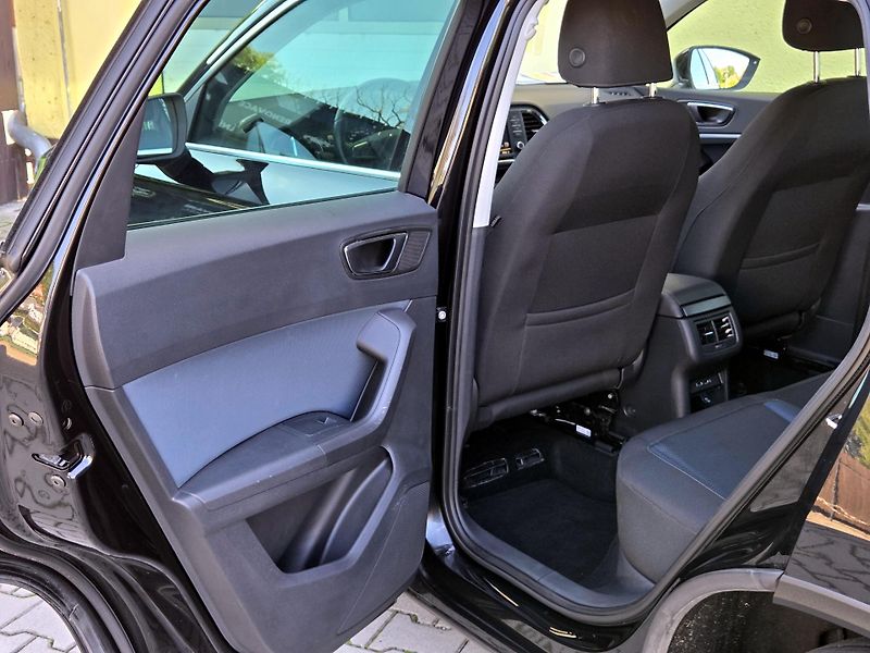 Seat Ateca 1,6TDi STYLE, SERV.KN. 1.maj   - fotka 21 z 49