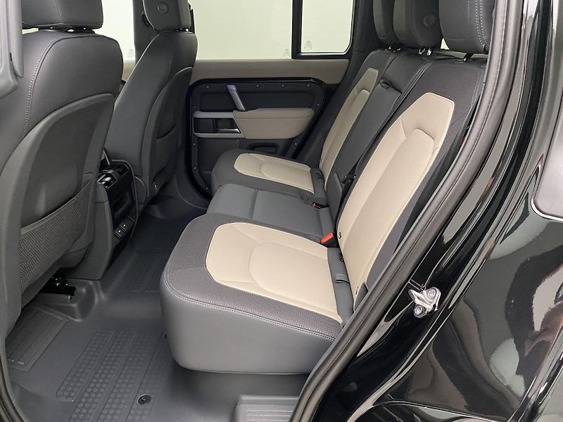 Land Rover Defender 110 D300 X-DYNAMIC AWD AUT CZ - fotka 5 z 49