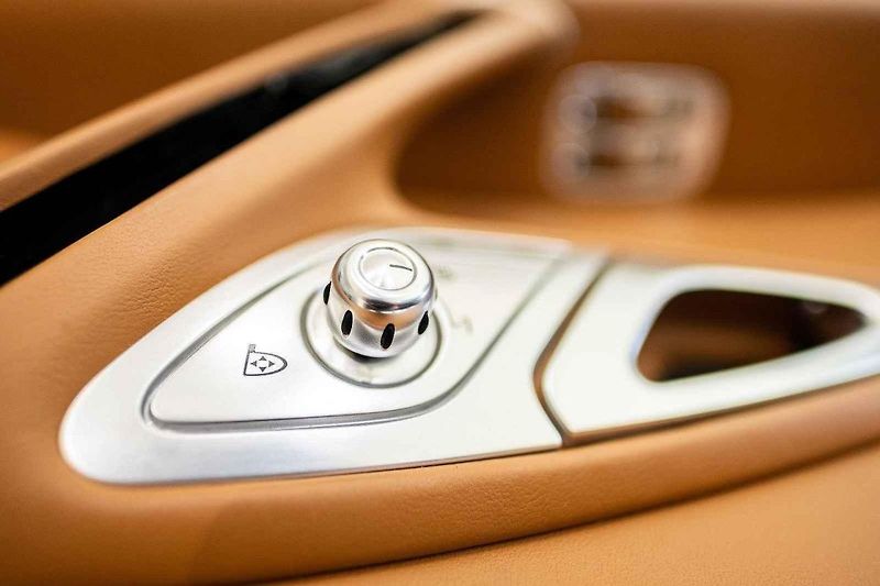 Interiér Bugatti Veyron je na prodej