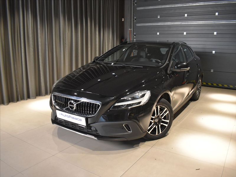 Volvo V40 2,0 D3 Cross Country Adapt.tem - fotka 1 z 25