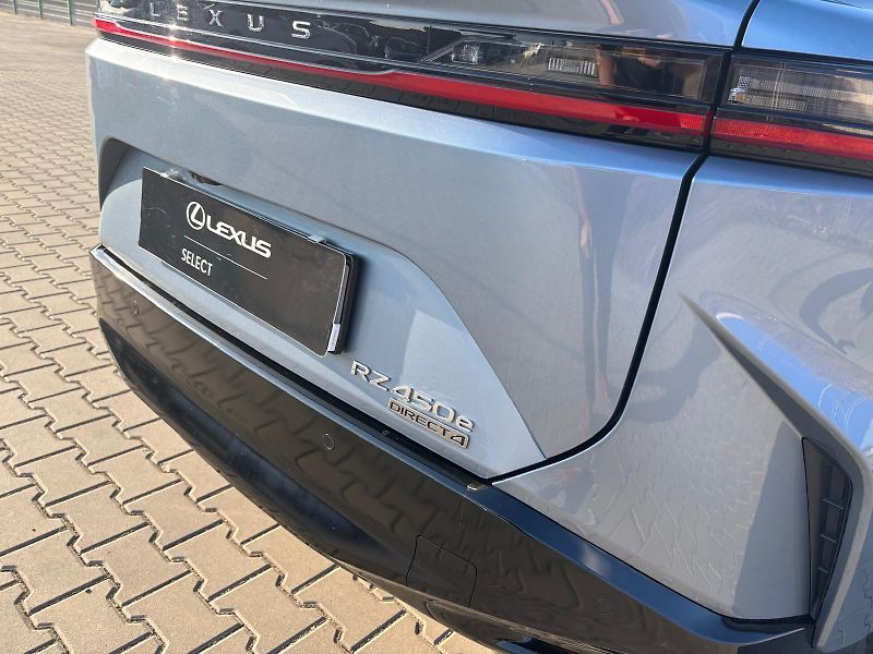 Lexus RZ 450e Luxury Plus Panoramic 4x4 - fotka 30 z 30