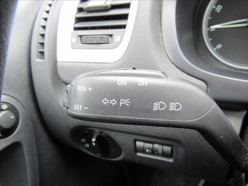 Škoda Fabia 1,4 16V 63kW Style Combi - fotka 20 z 26