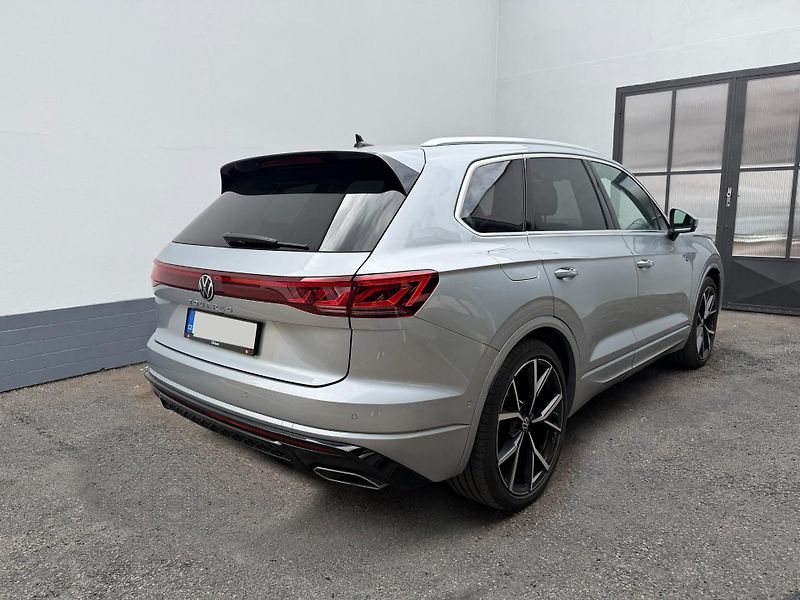 Volkswagen Touareg R-Line V6 3.0 TDI - fotka 4 z 12