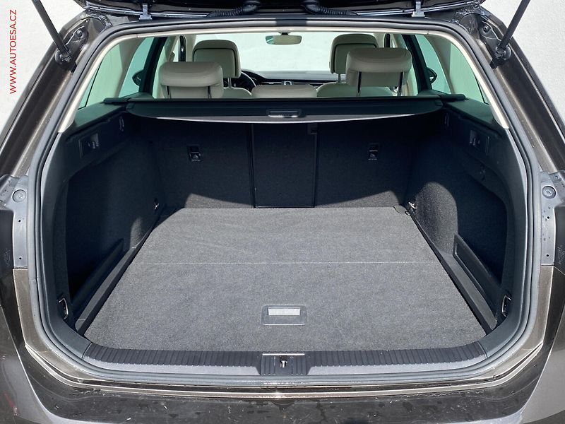 Volkswagen Passat (2018) 2.0 TDi, ČR, Highline, DSG - fotka 8 z 20