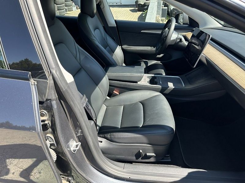 Tesla Model 3 Performance Dual AWD - fotka 23 z 28
