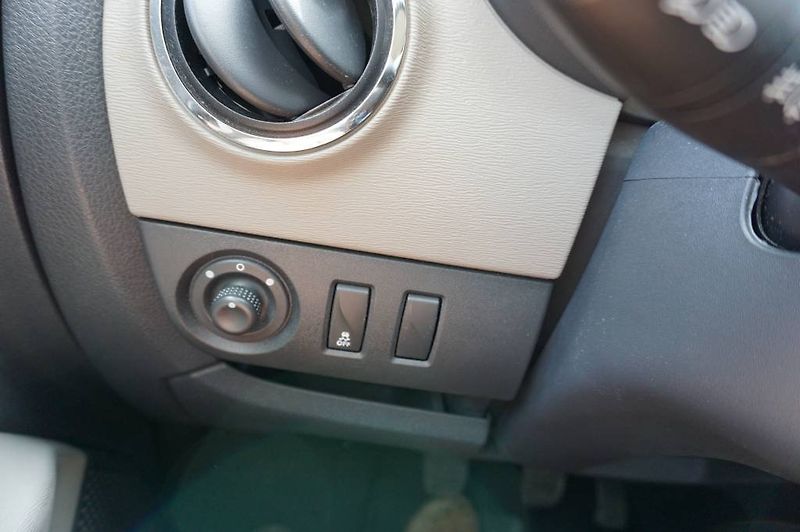 Dacia Lodgy (2016) 1,6 1,Majitel  nové v ČR - fotka 29 z 32