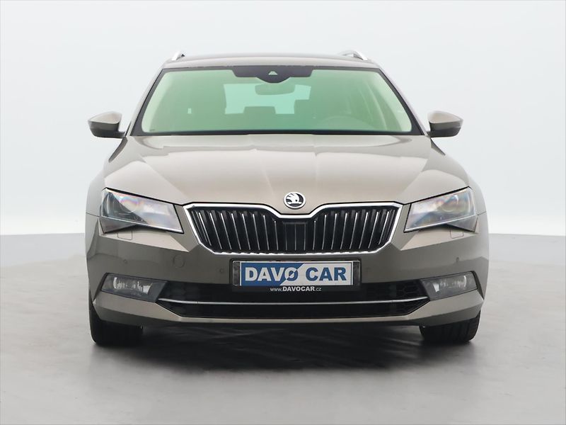 Škoda Superb 2.0 TSI 206kW DSG CZ L&K - fotka 2 z 37