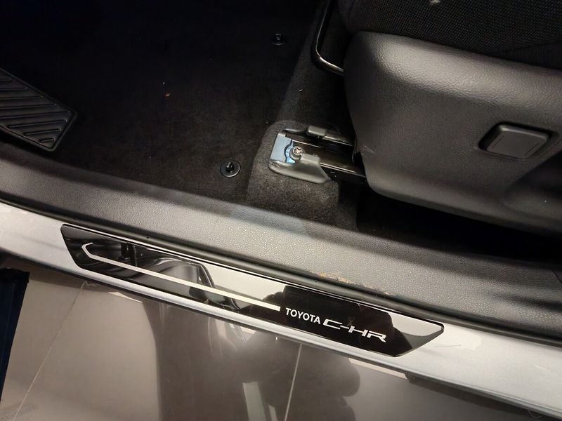 Toyota C-HR - fotka 23 z 41