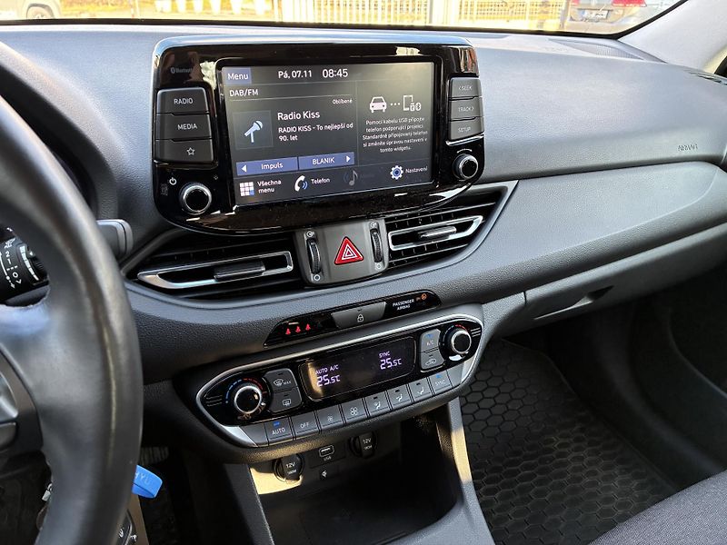 Hyundai i30 HB 1.5DPI 81kW REZERVACE - fotka 21 z 30