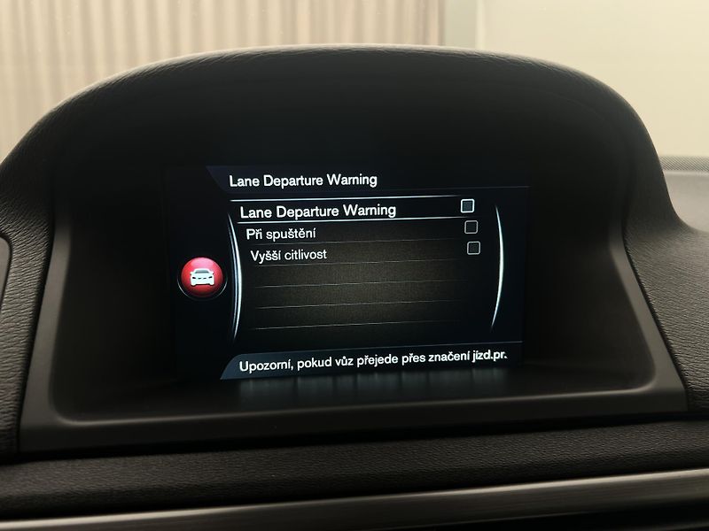 Volvo XC70 D4 AWD MOMENTUM AUT - fotka 36 z 44