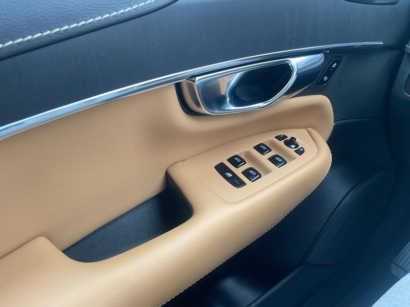 Volvo XC90 (2021) B5, 4X4, VZDUCH, ADAPT.SVĚTLA - fotka 12 z 22
