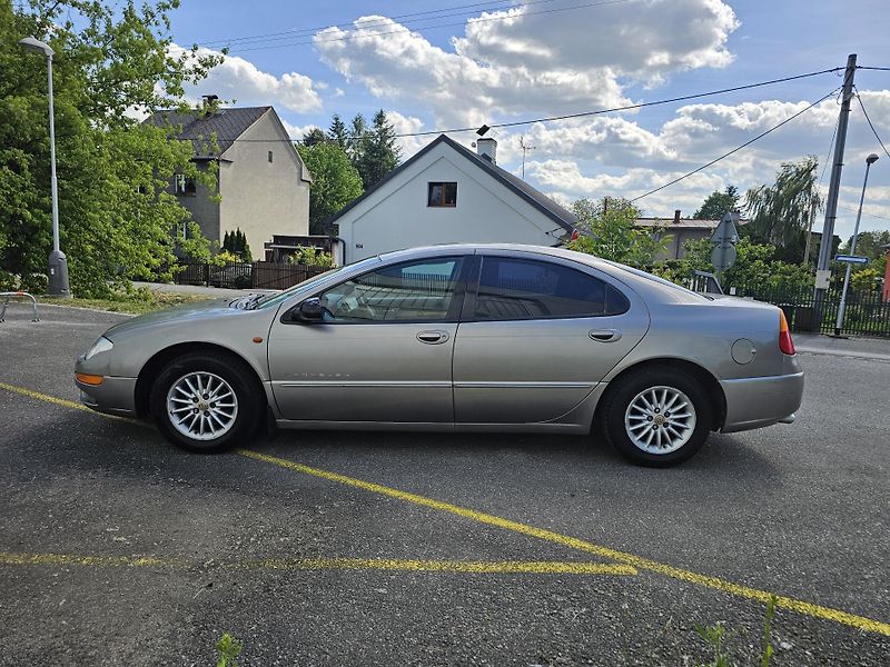 Chrysler 300M (1999) R 2.7L - fotka 2 z 16