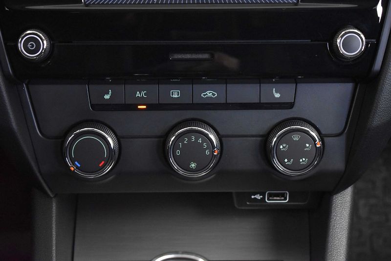 Škoda Octavia 1.5 TSI AMBITION*SmartLink*ČR* - fotka 20 z 34
