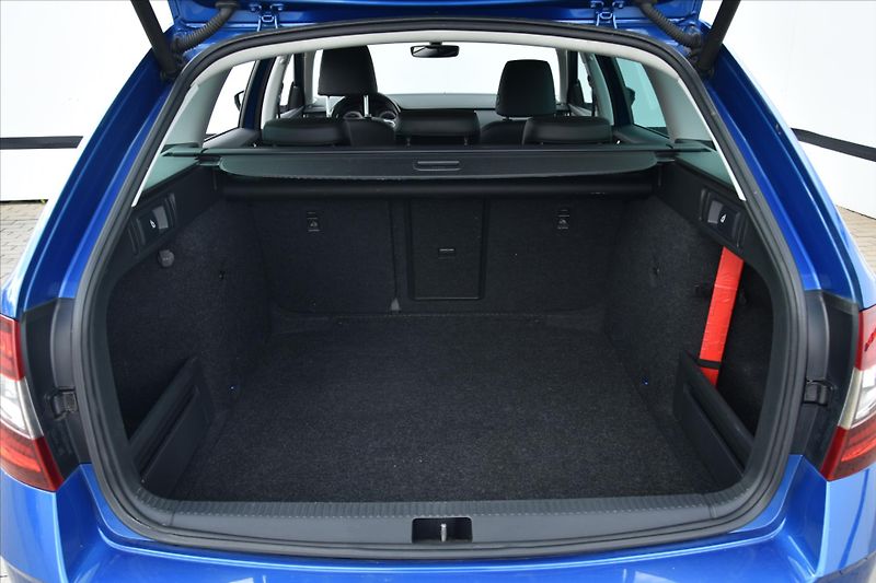 Škoda Octavia 2.0TDI 110kW STYLE+ SERV.KNIHA - fotka 12 z 30