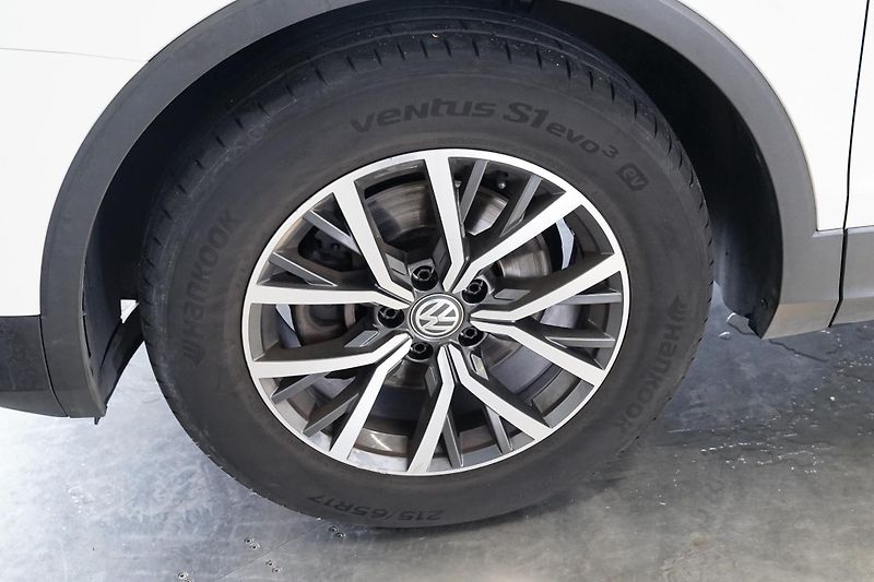 Volkswagen Tiguan - fotka 10 z 35