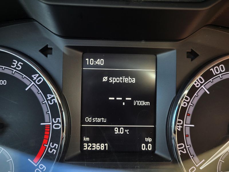Škoda Octavia 2.0 TDi 110kW AMBITION - fotka 11 z 43