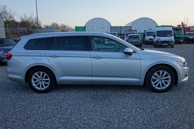 Volkswagen Passat 2.0TDi Highline 110kW DSG LED - fotka 4 z 23