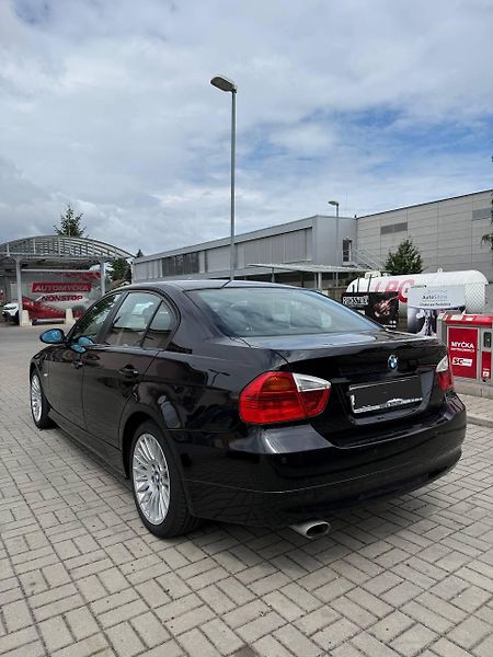 BMW Řada 3 (2008) BMW E90 320d - fotka 5 z 11