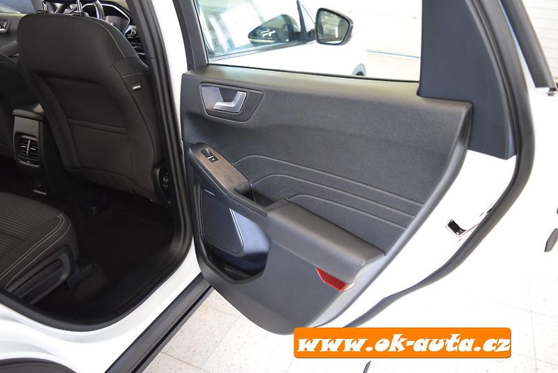 Ford Kuga 1.5 EBLUE TITANIUM 56 000 KM - fotka 24 z 57