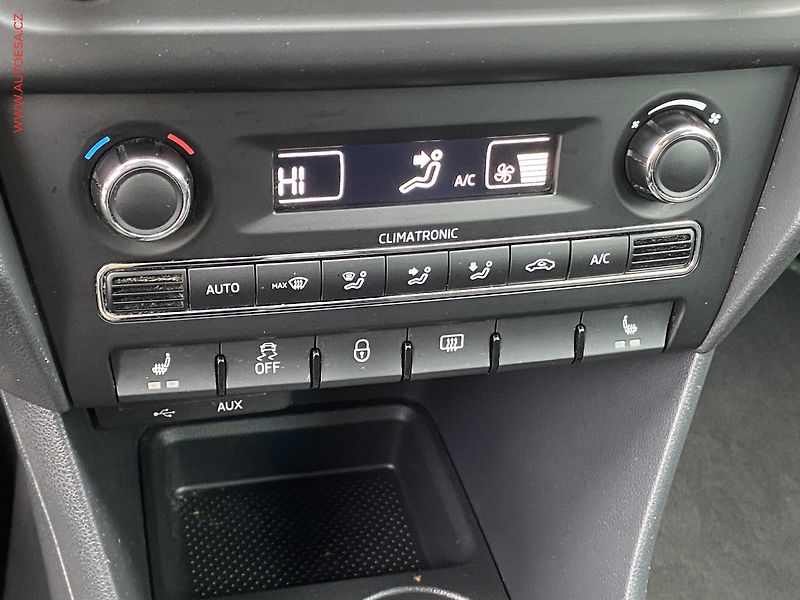 Škoda Rapid (2014) 1.2 TSi, Ambition, park.čidla - fotka 14 z 17