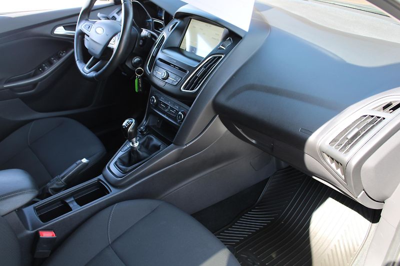 Ford Focus (2017) 1.0i KLIMA TEMPOMAT VÝHŘEV ALU - fotka 16 z 29