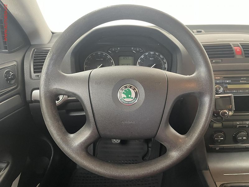 Škoda Octavia (2008) 2.0TDi, ČR, AC, temp - fotka 12 z 14