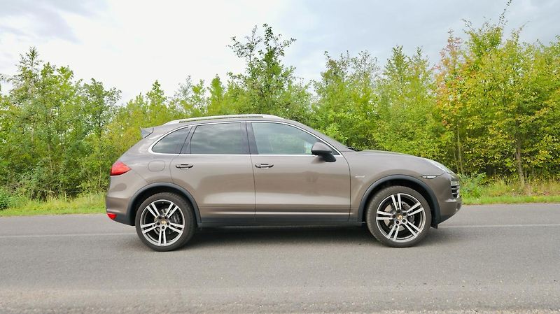Porsche Cayenne (2011) - fotka 4 z 25
