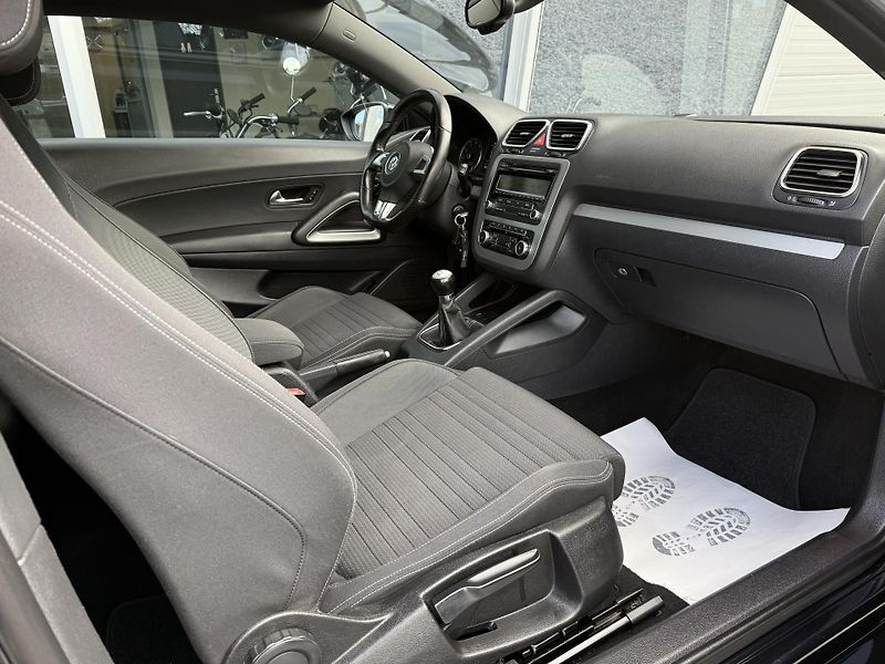 Volkswagen Scirocco 1,4 TSI 90kW  - fotka 20 z 36