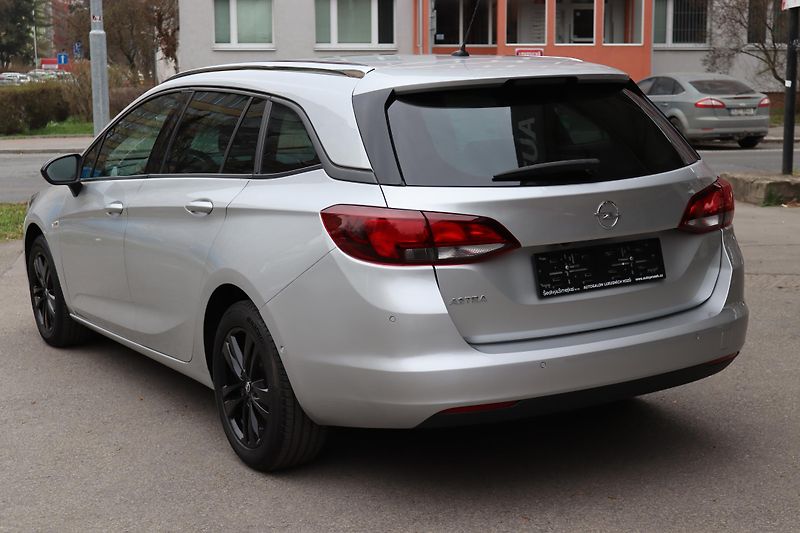 Opel Astra SPORTS TOURER+ 1.2 81kW - fotka 13 z 50