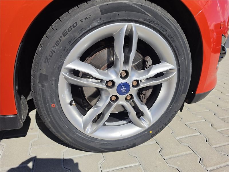 Ford C-MAX 1,6 1 110KW Titanium - fotka 36 z 40