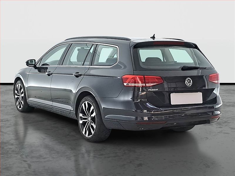 Volkswagen Passat (2018) 2.0 TDI, Automat, Navi - fotka 4 z 21