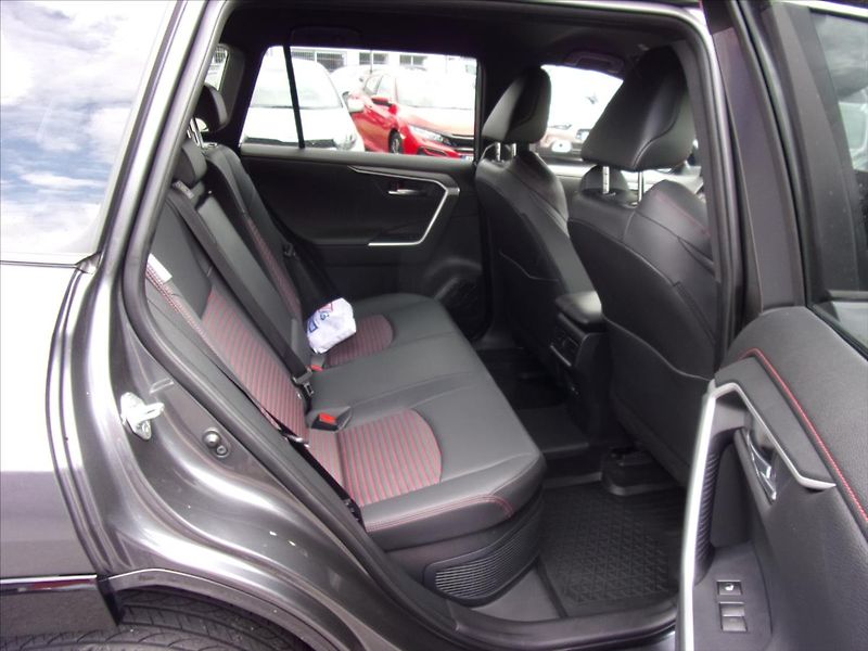 Toyota RAV4 2,5 PHEV 4WD Executive odp.DPH - fotka 13 z 33