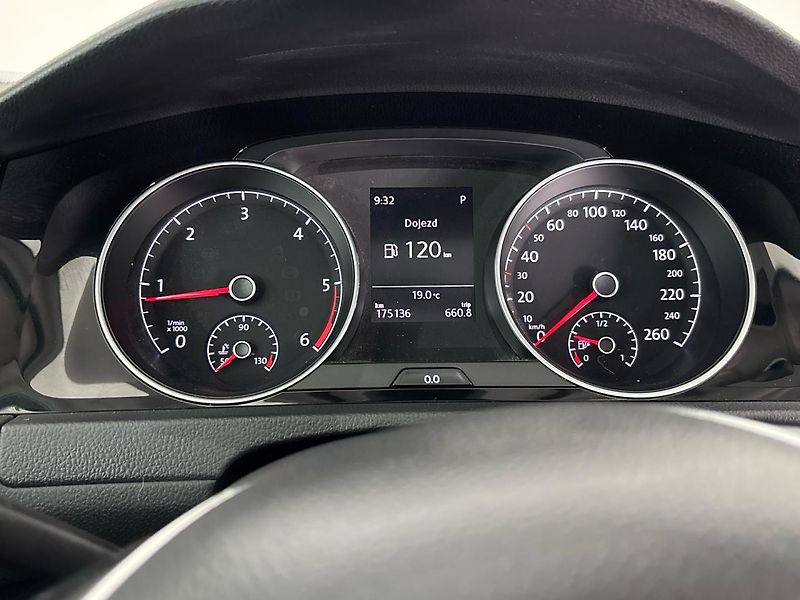 Volkswagen Golf Highline DSG - fotka 11 z 28