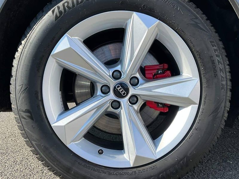 Audi Q7 (2023) S line 55 TFSI Quattro - fotka 6 z 20
