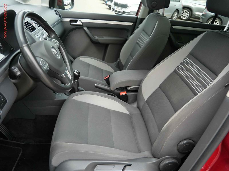 Volkswagen Touran (2014) 1.2 TSi, Life, panor, +kola - fotka 9 z 18