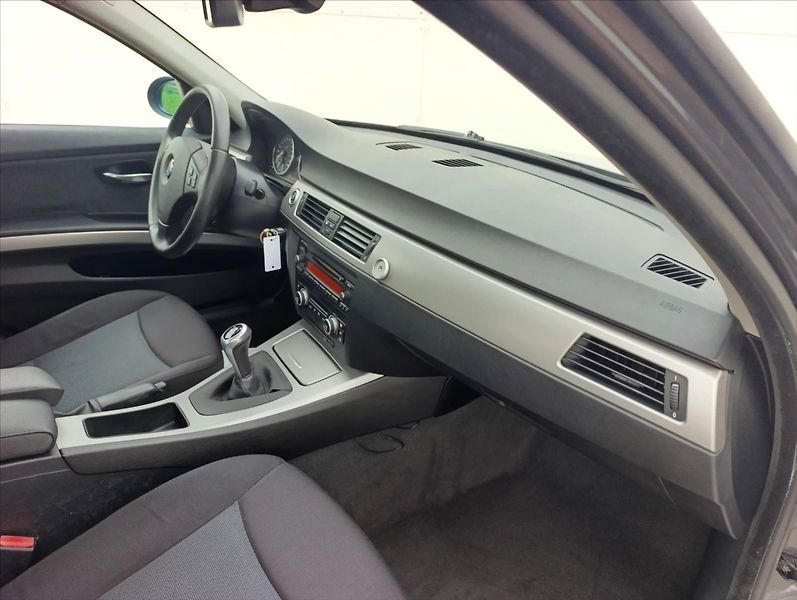 BMW Řada 3 2,0 d 130kW Aut.klima Tempomat - fotka 25 z 30