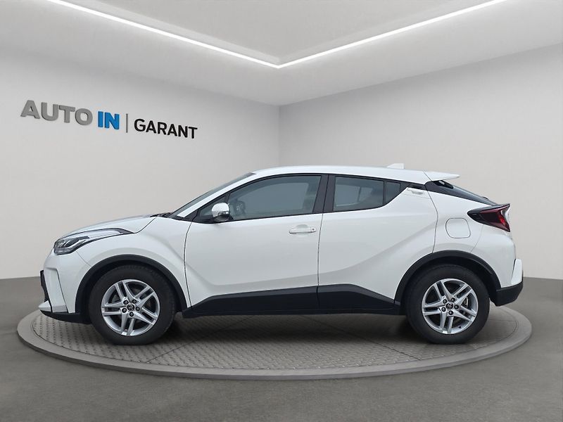 Toyota C-HR (2023) 1.8 e-CTV 72kW, ČR, 1. Maj., S - fotka 8 z 27