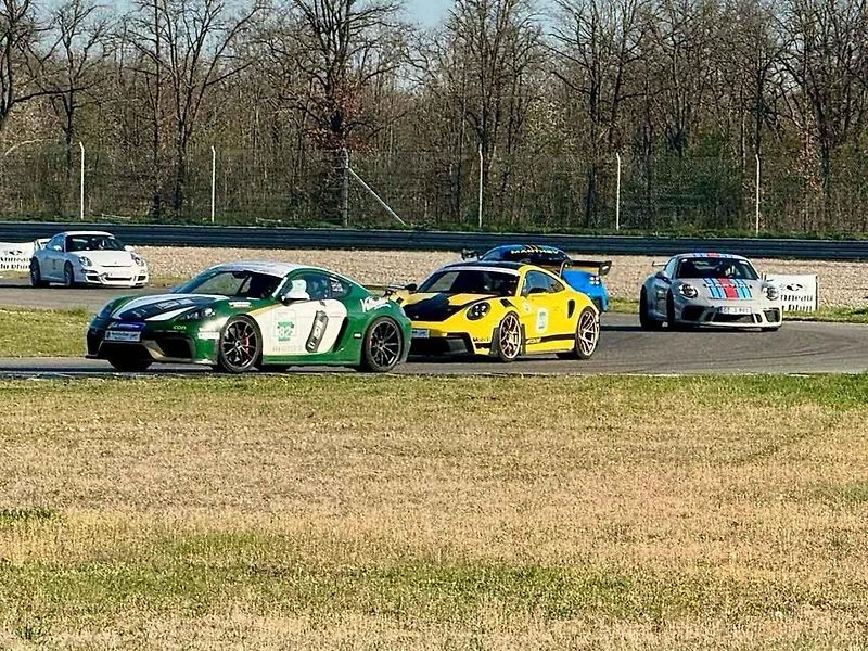 V novém seriálu Porsche PCC-PRO ve Francii skončil Jaroslav Mikoláš na druhém a prvním místě.
