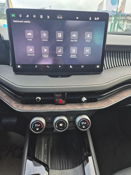 Škoda Superb Combi 2,0 TDI DSG 4x4 142kW L& - fotka 24 z 41