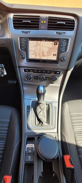 Volkswagen Golf (2016) 1,4TSi 92kW benzín DSG Lounge - fotka 19 z 37