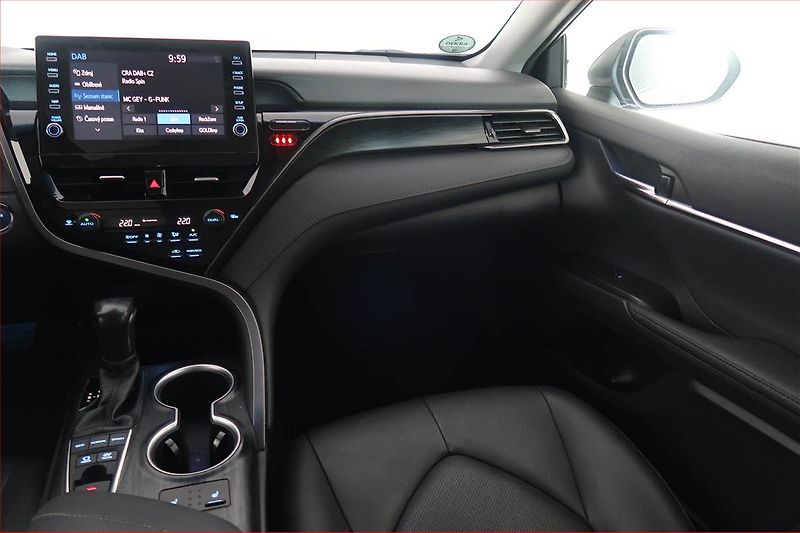 Toyota Camry (2022) Prestige 2.5 Hybrid - fotka 8 z 21